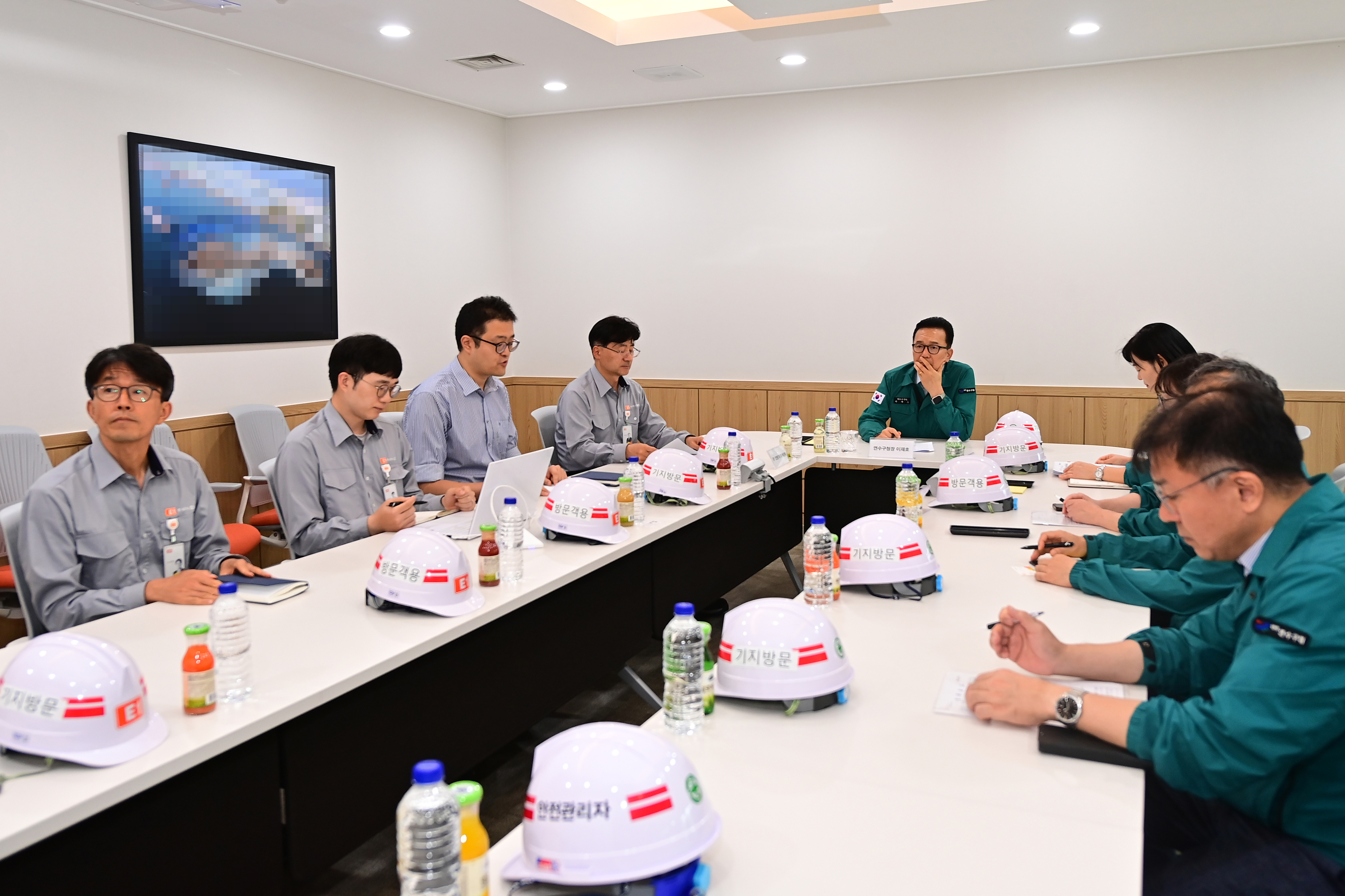 이재호 연수구청장은 지난 6일 오후 12시 35분경 E1 인천기지에서 발생한 액화석유가스 누출 사고 현장을 방문해 가스 누출 사고를 막기 위한 특단의 대책을 마련해 달라고 촉구했다